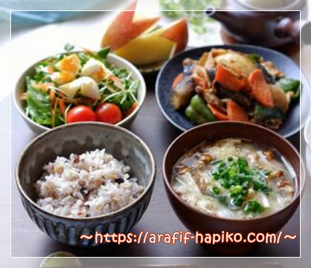 雑穀米や豚汁などの健康的な糖尿病向け和定食。