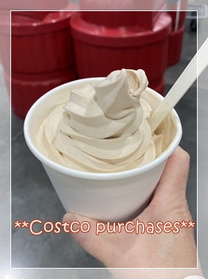 コストコフードコートの季節限定マロンソフトクリーム。テイクアウトしたカップに入っている。