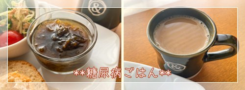 小鉢のモズク酢と無糖ソイラテのマグカップを並べた朝食のワンシーン。