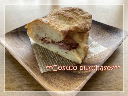 新作パン「ベーコンバトン」の断面。自家製チャバタ生地にスライスベーコンが挟まれている。