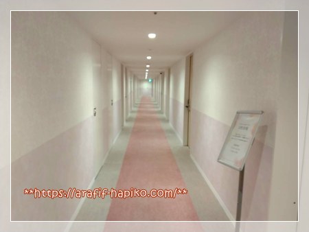 DEL style名古屋納屋橋の女性専用客室 ピンク基調の部屋の雰囲気