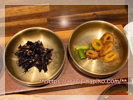 ソウル家 名古屋駅店 韓国定食に付く惣菜2品（ひじきとちくわ）