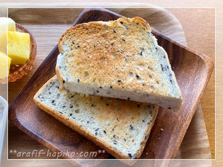 トーストした本間製パンのゴマ食パン5枚切り