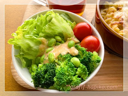 レタスとブロッコリー、ミニトマトのサラダ