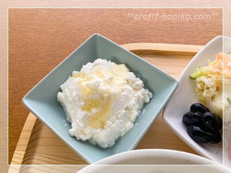 水切りヨーグルトにてんさいオリゴ糖を少しかけた小鉢