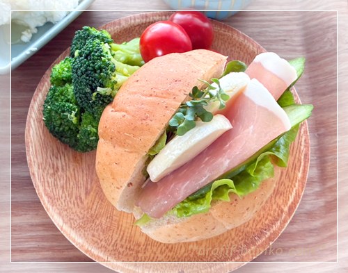 糖尿病ごはん グラハムロールのミニサンド 生ハムとミニブリー