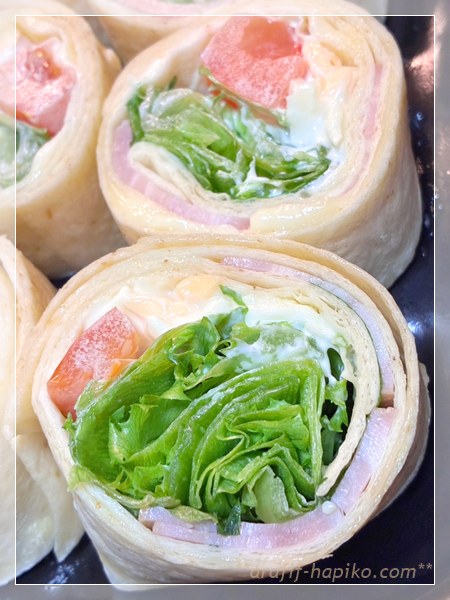 ロピアのミルフィーユローラー 断面(レタスと具材)