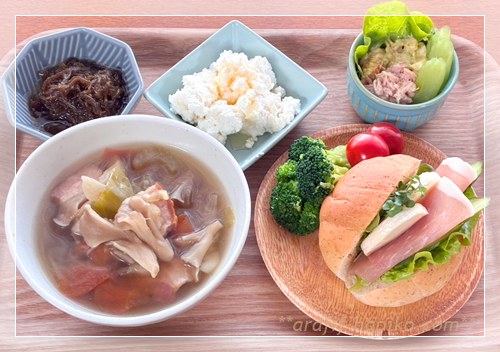 糖尿病ごはん 朝食 グラハムロールのミニサンドと野菜スープ