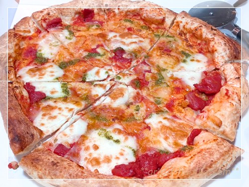 ロピアのマルゲリータピザ 全体写真