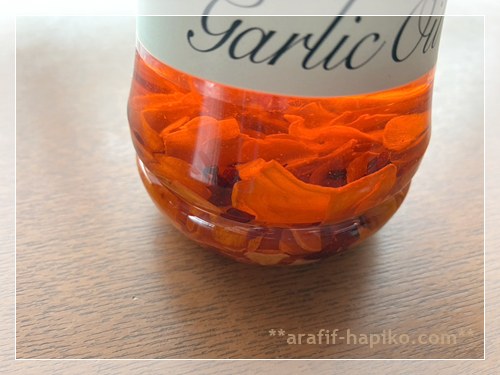 ピエトロCHEF’S ガーリックオイルのボトルに入ったガーリックの状態