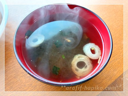 インスタントお吸い物にとろろ昆布を入れた汁物