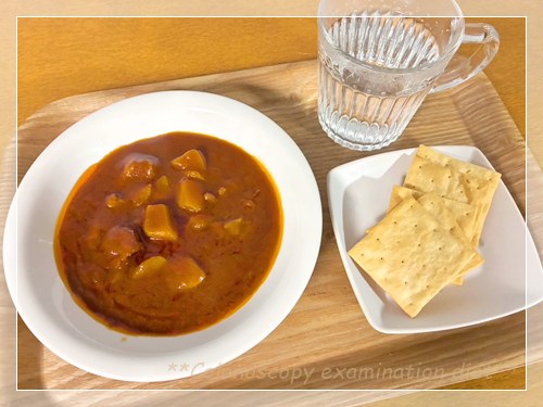入院前日の夕食 ビーフシチューとクラッカー